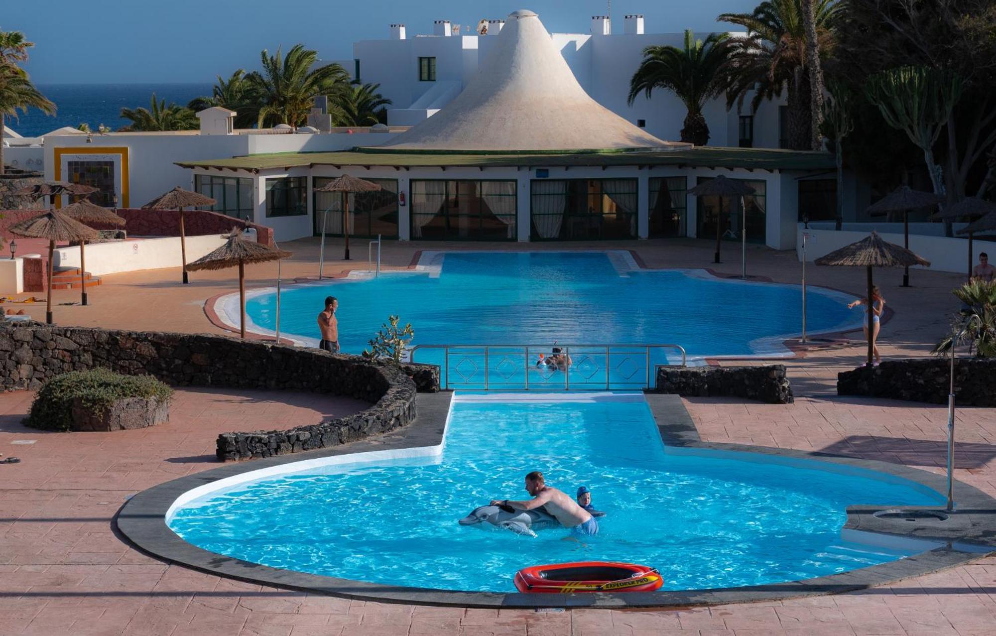 Luxury Apartamento Luz De Mar Complejo Playa Roca Costa Teguise Exteriör bild